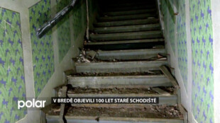 V Bredě objevili historické schodiště. Jeho stáří se odhaduje na zhruba 100 let